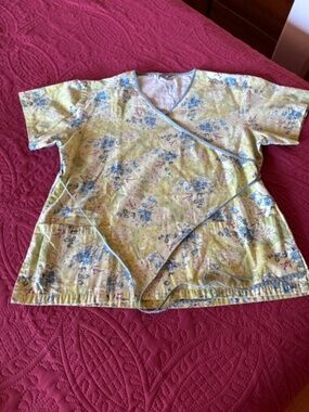 Floral scrub top/ blue /green/ tie back/ size M